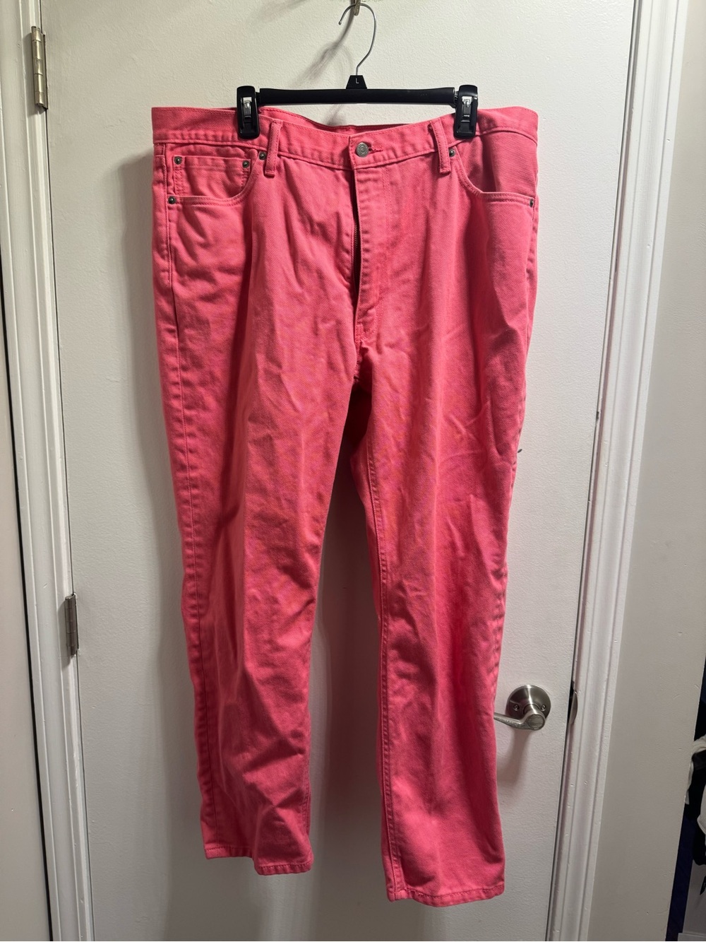 *Levi's Men's Pink Relaxed Denim Jeans